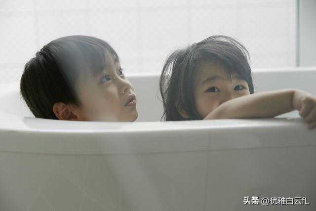 我和姐姐去浴池洗澡，看破不說破？建議收藏，漲見識了