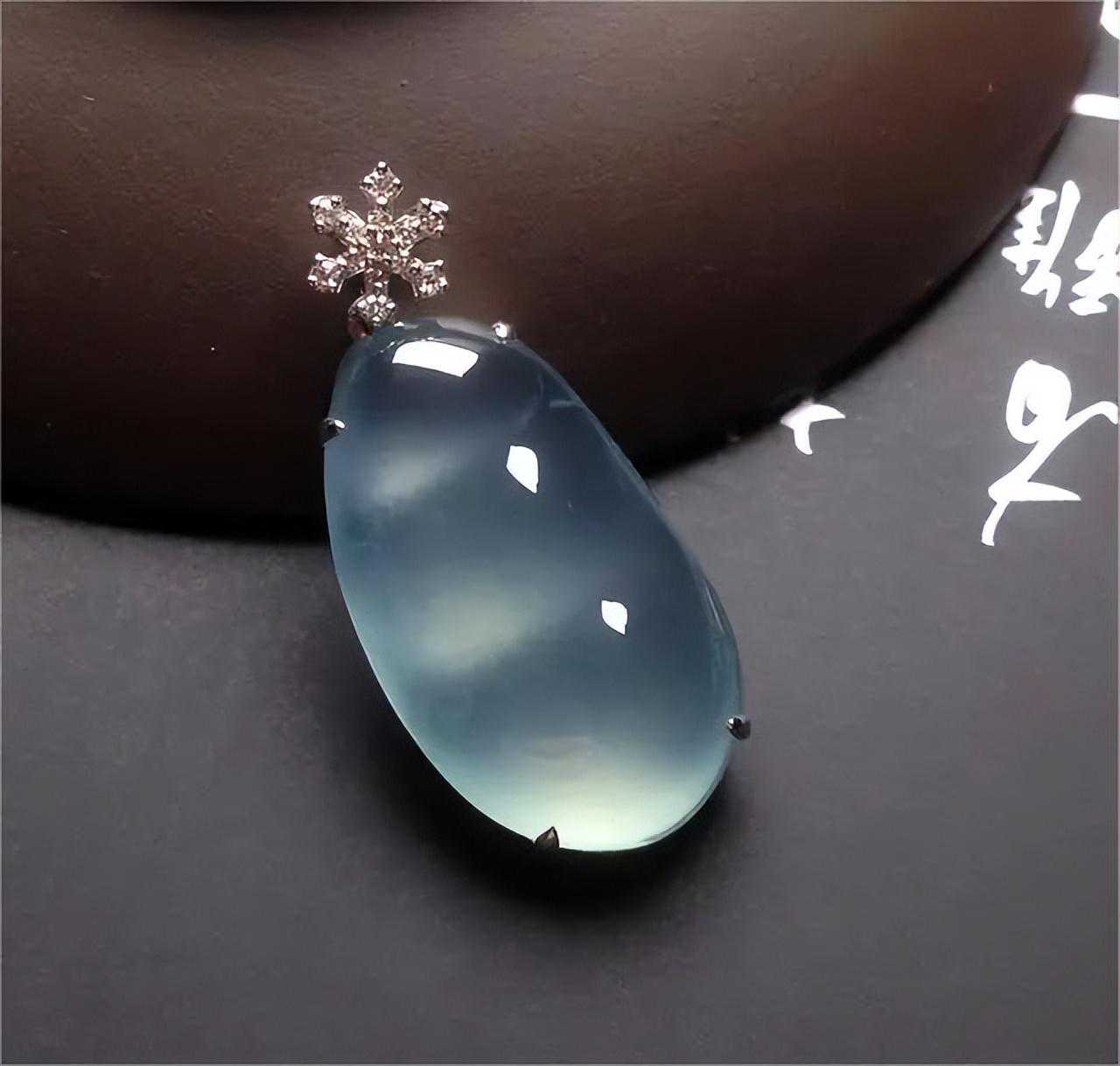 歷屆拍賣會(huì)的常客—翡翠福豆，為何能俘獲各大收藏家的喜愛？